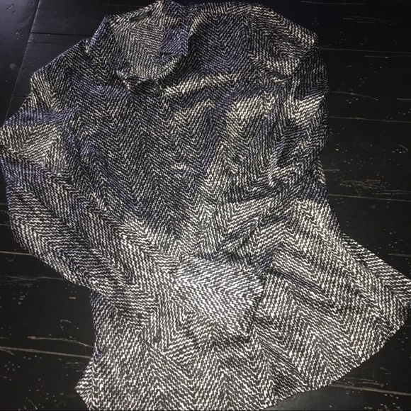 ☑️ANN TAYLOR Silk Blouse - Picture 2 of 8